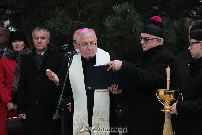 Odsłonięcie tablicy upamiętniającej dzień patrona Ostrołęki, św. Jana Pawła II [15.11.2015] - zdjęcie #18 - eOstroleka.pl