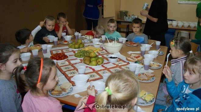 „Śniadanie daje moc” - akcja prozdrowotna w ZPO w Dylewie [16.11.2015] - zdjęcie #10 - eOstroleka.pl