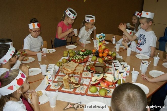 „Śniadanie daje moc” - akcja prozdrowotna w ZPO w Dylewie [16.11.2015] - zdjęcie #1 - eOstroleka.pl