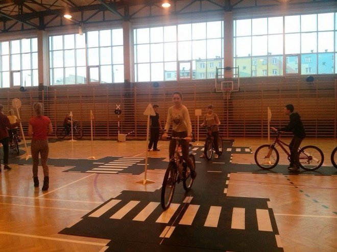 Mobilne miasteczko rowerowe w ostrołęckiej „dziesiątce” [16.11.2015] - zdjęcie #84 - eOstroleka.pl