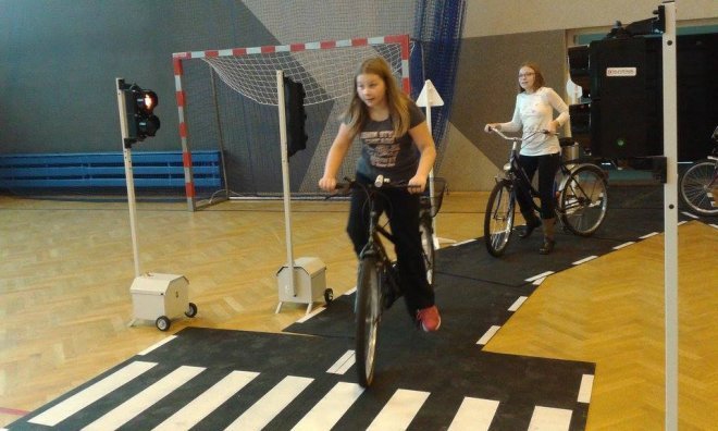 Mobilne miasteczko rowerowe w ostrołęckiej „dziesiątce” [16.11.2015] - zdjęcie #80 - eOstroleka.pl