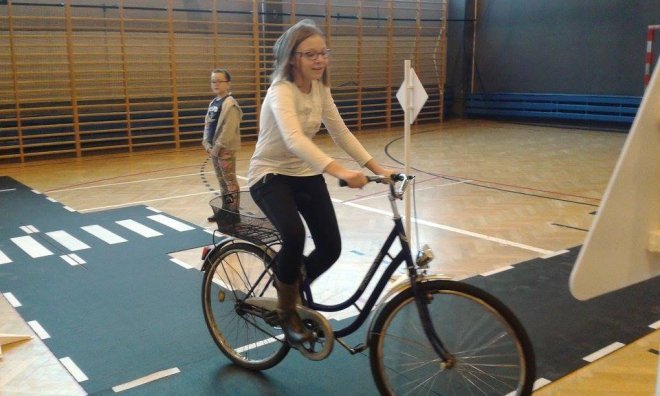 Mobilne miasteczko rowerowe w ostrołęckiej „dziesiątce” [16.11.2015] - zdjęcie #75 - eOstroleka.pl