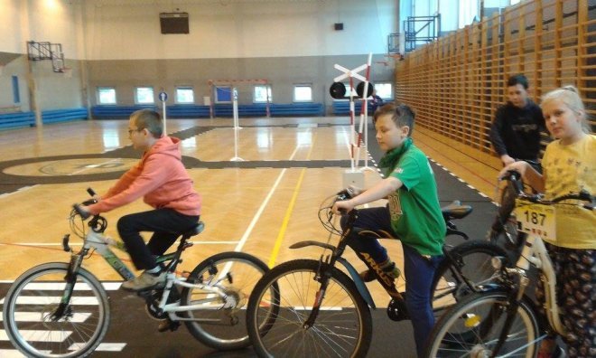 Mobilne miasteczko rowerowe w ostrołęckiej „dziesiątce” [16.11.2015] - zdjęcie #74 - eOstroleka.pl