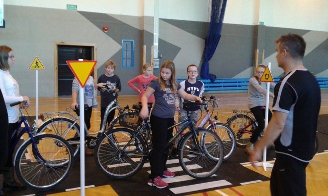 Mobilne miasteczko rowerowe w ostrołęckiej „dziesiątce” [16.11.2015] - zdjęcie #68 - eOstroleka.pl