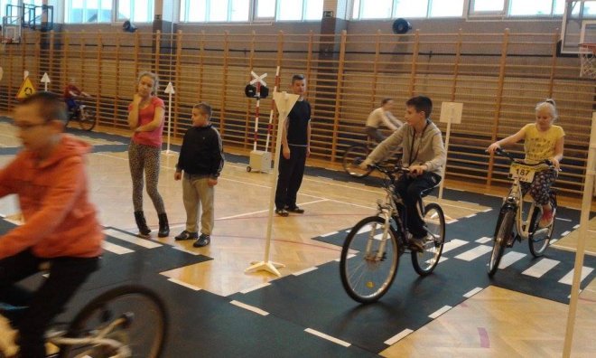 Mobilne miasteczko rowerowe w ostrołęckiej „dziesiątce” [16.11.2015] - zdjęcie #67 - eOstroleka.pl