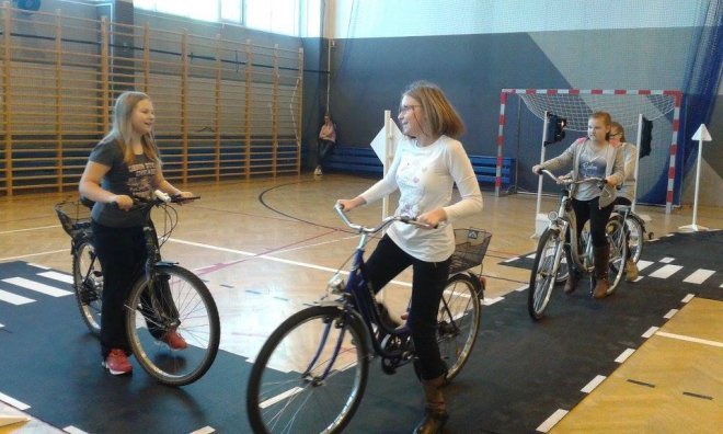 Mobilne miasteczko rowerowe w ostrołęckiej „dziesiątce” [16.11.2015] - zdjęcie #66 - eOstroleka.pl