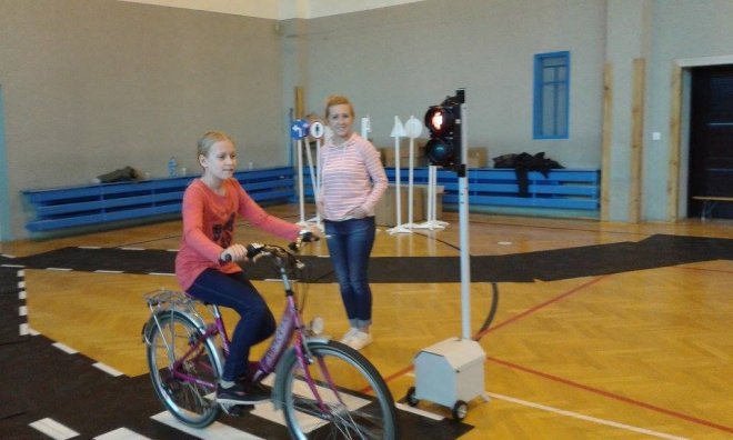 Mobilne miasteczko rowerowe w ostrołęckiej „dziesiątce” [16.11.2015] - zdjęcie #64 - eOstroleka.pl