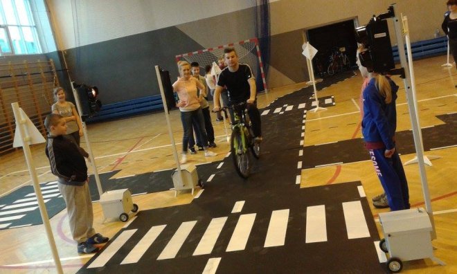 Mobilne miasteczko rowerowe w ostrołęckiej „dziesiątce” [16.11.2015] - zdjęcie #63 - eOstroleka.pl