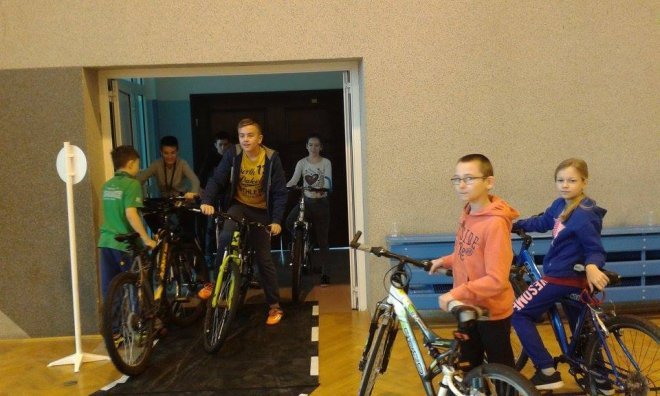 Mobilne miasteczko rowerowe w ostrołęckiej „dziesiątce” [16.11.2015] - zdjęcie #61 - eOstroleka.pl