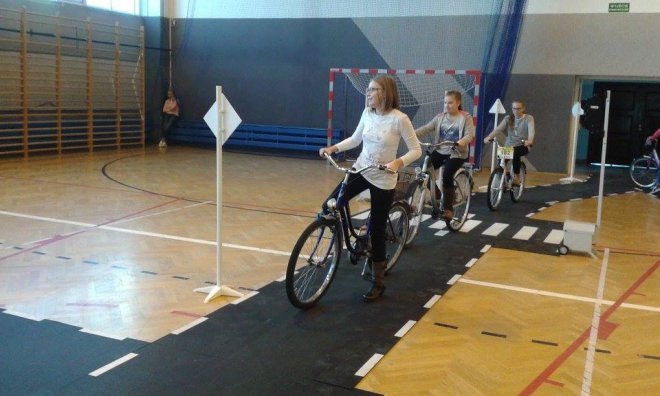 Mobilne miasteczko rowerowe w ostrołęckiej „dziesiątce” [16.11.2015] - zdjęcie #59 - eOstroleka.pl