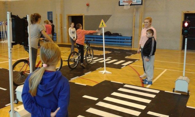 Mobilne miasteczko rowerowe w ostrołęckiej „dziesiątce” [16.11.2015] - zdjęcie #56 - eOstroleka.pl