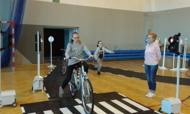 Mobilne miasteczko rowerowe w ostrołęckiej „dziesiątce” [16.11.2015] - zdjęcie #53 - eOstroleka.pl