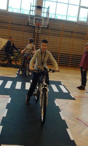 Mobilne miasteczko rowerowe w ostrołęckiej „dziesiątce” [16.11.2015] - zdjęcie #51 - eOstroleka.pl