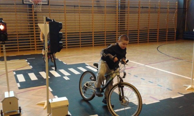 Mobilne miasteczko rowerowe w ostrołęckiej „dziesiątce” [16.11.2015] - zdjęcie #49 - eOstroleka.pl