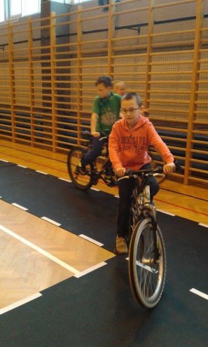 Mobilne miasteczko rowerowe w ostrołęckiej „dziesiątce” [16.11.2015] - zdjęcie #43 - eOstroleka.pl