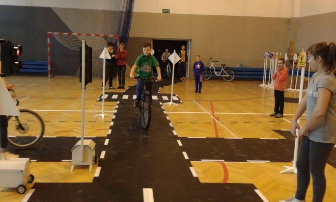 Mobilne miasteczko rowerowe w ostrołęckiej „dziesiątce” [16.11.2015] - zdjęcie #42 - eOstroleka.pl