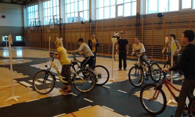 Mobilne miasteczko rowerowe w ostrołęckiej „dziesiątce” [16.11.2015] - zdjęcie #39 - eOstroleka.pl