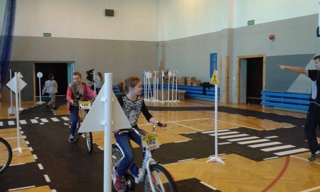 Mobilne miasteczko rowerowe w ostrołęckiej „dziesiątce” [16.11.2015] - zdjęcie #37 - eOstroleka.pl