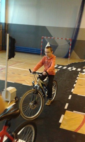 Mobilne miasteczko rowerowe w ostrołęckiej „dziesiątce” [16.11.2015] - zdjęcie #35 - eOstroleka.pl