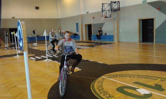 Mobilne miasteczko rowerowe w ostrołęckiej „dziesiątce” [16.11.2015] - zdjęcie #34 - eOstroleka.pl