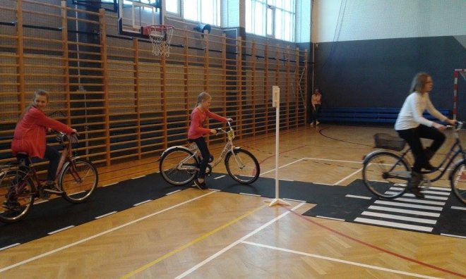 Mobilne miasteczko rowerowe w ostrołęckiej „dziesiątce” [16.11.2015] - zdjęcie #32 - eOstroleka.pl