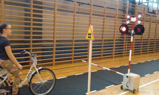 Mobilne miasteczko rowerowe w ostrołęckiej „dziesiątce” [16.11.2015] - zdjęcie #25 - eOstroleka.pl