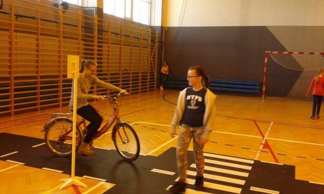 Mobilne miasteczko rowerowe w ostrołęckiej „dziesiątce” [16.11.2015] - zdjęcie #22 - eOstroleka.pl