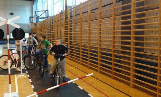 Mobilne miasteczko rowerowe w ostrołęckiej „dziesiątce” [16.11.2015] - zdjęcie #21 - eOstroleka.pl