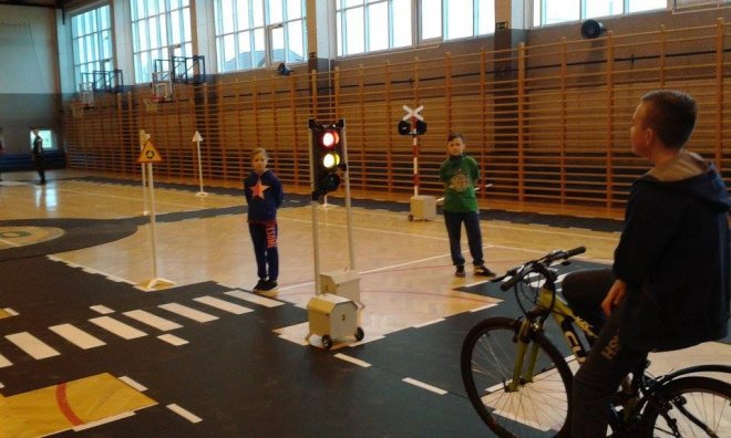 Mobilne miasteczko rowerowe w ostrołęckiej „dziesiątce” [16.11.2015] - zdjęcie #20 - eOstroleka.pl