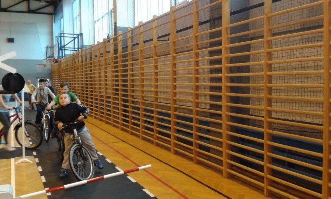 Mobilne miasteczko rowerowe w ostrołęckiej „dziesiątce” [16.11.2015] - zdjęcie #19 - eOstroleka.pl