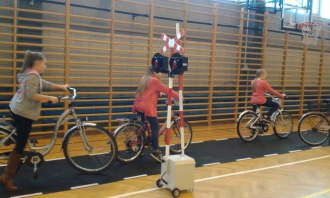 Mobilne miasteczko rowerowe w ostrołęckiej „dziesiątce” [16.11.2015] - zdjęcie #17 - eOstroleka.pl