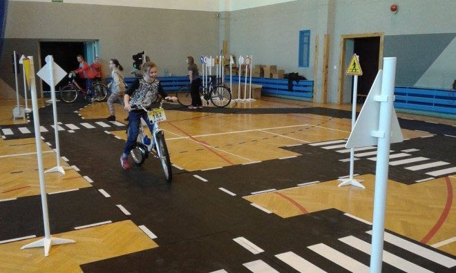 Mobilne miasteczko rowerowe w ostrołęckiej „dziesiątce” [16.11.2015] - zdjęcie #12 - eOstroleka.pl