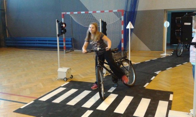 Mobilne miasteczko rowerowe w ostrołęckiej „dziesiątce” [16.11.2015] - zdjęcie #11 - eOstroleka.pl