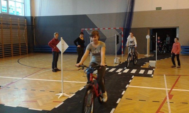 Mobilne miasteczko rowerowe w ostrołęckiej „dziesiątce” [16.11.2015] - zdjęcie #5 - eOstroleka.pl