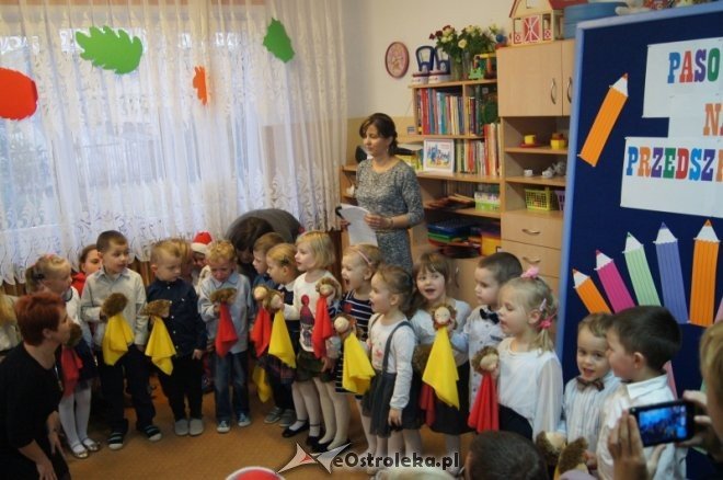 Pasowanie na przedszkolaka w Olszewie-Borkach [16.11.2015] - zdjęcie #9 - eOstroleka.pl