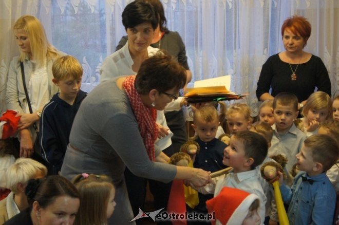 Pasowanie na przedszkolaka w Olszewie-Borkach [16.11.2015] - zdjęcie #18 - eOstroleka.pl