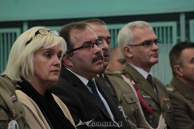 Uroczystości z okazji Święta Niepodległości w ZSZ nr 2 w Ostrołęce [17.11.2015] - zdjęcie #63 - eOstroleka.pl