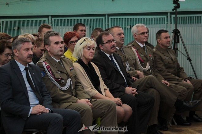 Uroczystości z okazji Święta Niepodległości w ZSZ nr 2 w Ostrołęce [17.11.2015] - zdjęcie #62 - eOstroleka.pl