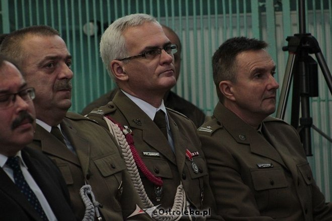 Uroczystości z okazji Święta Niepodległości w ZSZ nr 2 w Ostrołęce [17.11.2015] - zdjęcie #61 - eOstroleka.pl