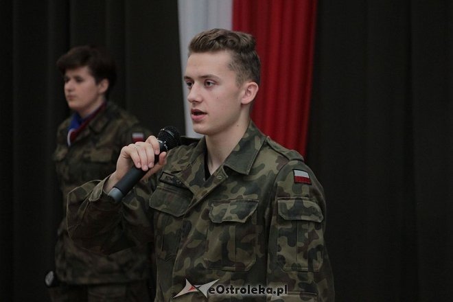 Uroczystości z okazji Święta Niepodległości w ZSZ nr 2 w Ostrołęce [17.11.2015] - zdjęcie #51 - eOstroleka.pl