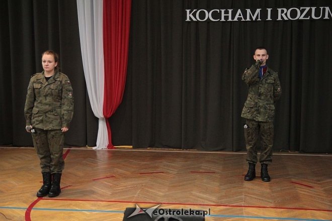 Uroczystości z okazji Święta Niepodległości w ZSZ nr 2 w Ostrołęce [17.11.2015] - zdjęcie #40 - eOstroleka.pl