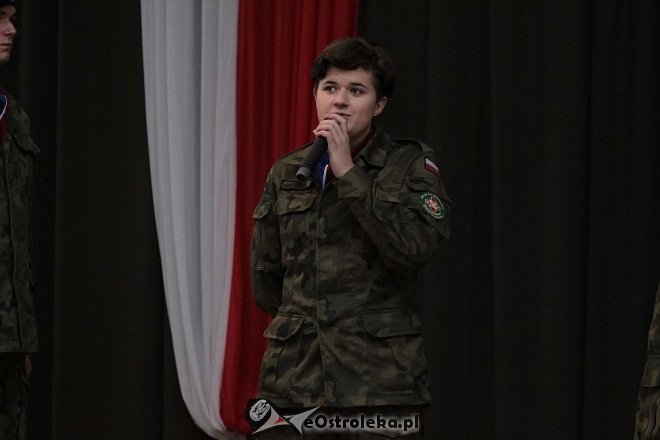 Uroczystości z okazji Święta Niepodległości w ZSZ nr 2 w Ostrołęce [17.11.2015] - zdjęcie #36 - eOstroleka.pl