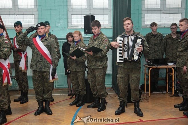 Uroczystości z okazji Święta Niepodległości w ZSZ nr 2 w Ostrołęce [17.11.2015] - zdjęcie #73 - eOstroleka.pl