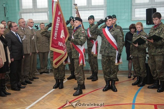 Uroczystości z okazji Święta Niepodległości w ZSZ nr 2 w Ostrołęce [17.11.2015] - zdjęcie #74 - eOstroleka.pl