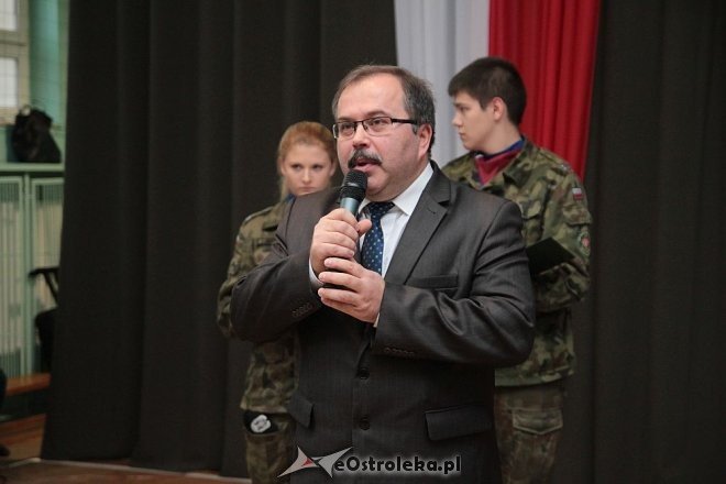 Uroczystości z okazji Święta Niepodległości w ZSZ nr 2 w Ostrołęce [17.11.2015] - zdjęcie #8 - eOstroleka.pl