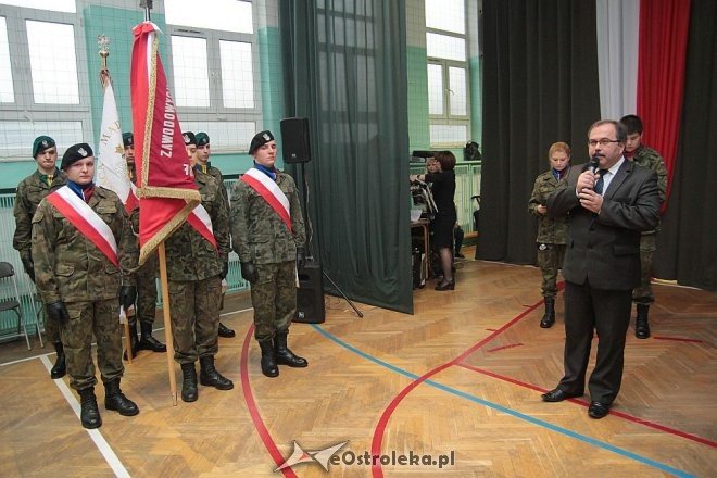 Uroczystości z okazji Święta Niepodległości w ZSZ nr 2 w Ostrołęce [17.11.2015] - zdjęcie #7 - eOstroleka.pl