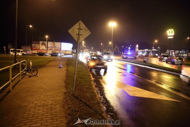 Ostrołęka: Rowerzystka i 5-letnie dziecko potrąceni na przejściu dla pieszych [17.11.2015] - zdjęcie #12 - eOstroleka.pl
