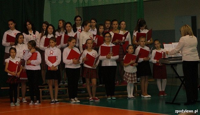 Uczniowie z Dylewa uczcili Święto Niepodległości [18.11.2015] - zdjęcie #3 - eOstroleka.pl