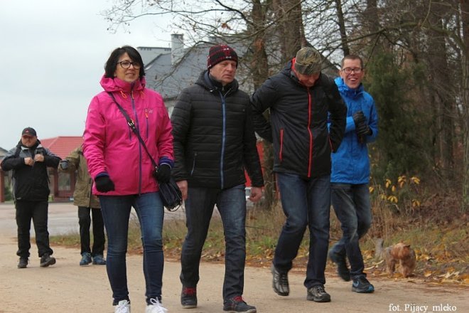 Wspólne spacerowanie po lasach gminy Lelis [15.11.2015] - zdjęcie #8 - eOstroleka.pl