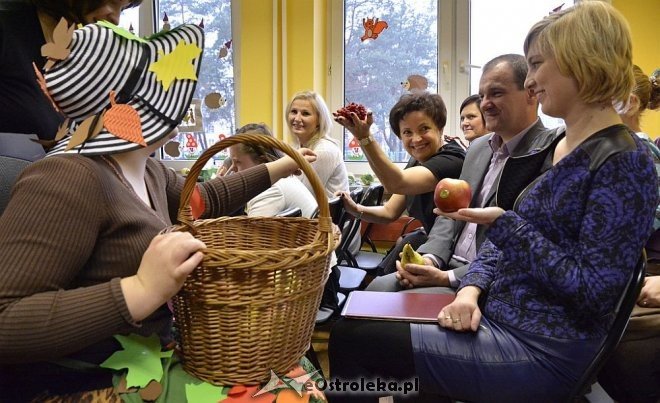 Ślubowanie na ucznia w „Kolorowej Szkole” [18.11.2015] - zdjęcie #2 - eOstroleka.pl
